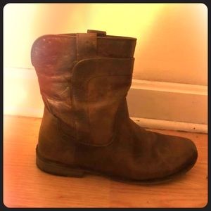 Frye short leather boot brown size 8